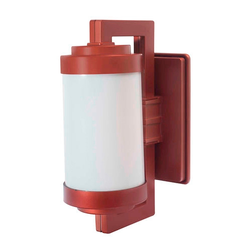 Esta arandela tem cor cobre e design industrial moderno. Possui uma base retangular e um braço em formato de "L" invertido que segura um corpo cilíndrico vertical. O centro é de vidro fosco branco, emoldurado por anéis metálicos no topo e na base, emitindo uma iluminação suave e elegante.