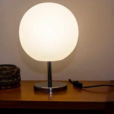 Abajur de Mesa com Globo Soleil - 3 Acabamentos