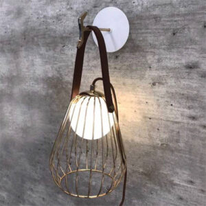 arandela-aramado-preto-moderno-com-fita-de-couro-e-globo-de-vidro