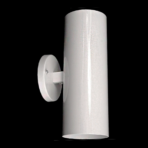 
Esta arandela branca tem design moderno e clean. Possui uma base circular que sustenta um longo corpo cilíndrico posicionado verticalmente. É um modelo de efeito "up and down", que projeta fachos de luz para cima e para baixo simultaneamente, ideal para destacar paredes e colunas.