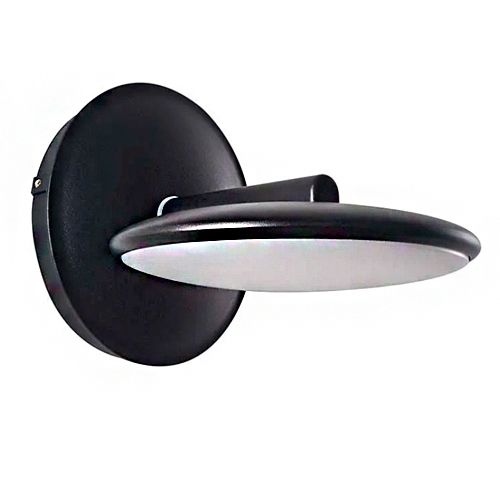 Esta arandela de parede preta tem design minimalista. Uma base circular plana sustenta um disco horizontal, semelhante a um pequeno disco voador. A parte inferior do disco é de acrílico branco, projetando luz suave diretamente para baixo. É uma peça moderna, discreta e funcional.
