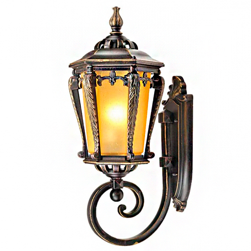 Arandela clássica de metal envelhecido em tons de bronze e preto. Possui uma cúpula de vidro âmbar fosco que emite luz suave. O design tem ornamentos detalhados e uma base curva em formato de "S" que a prende à parede. Lembra uma lanterna antiga colonial.