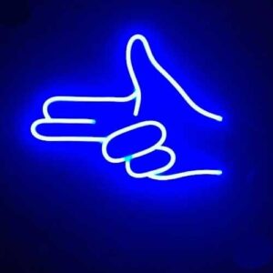 luminaria-abajur-neon-mao-aramada