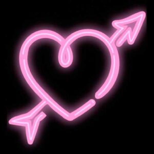 luminaria-neon-de-parede-coracao-com-flecha
