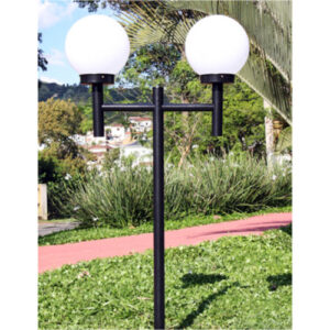 poste-de-jaridm-duplo-reto-com-globo-leitoso-ambientado