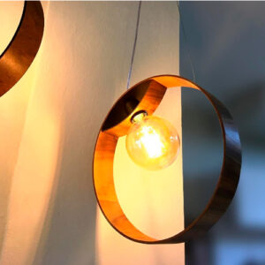 Pendente_madeira_aro_ambientado