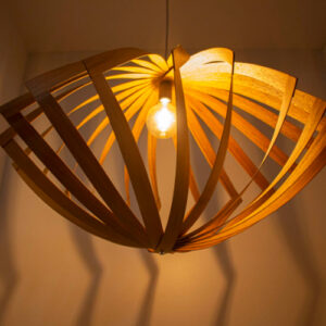 Pendente_madeira_clara_Clean_detalhe