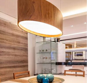 pendente_madeira_oval_ambientado-2