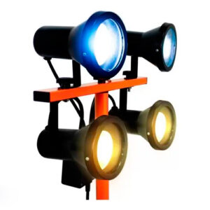 Luminária Tripé Industrial com 4 focos de luz