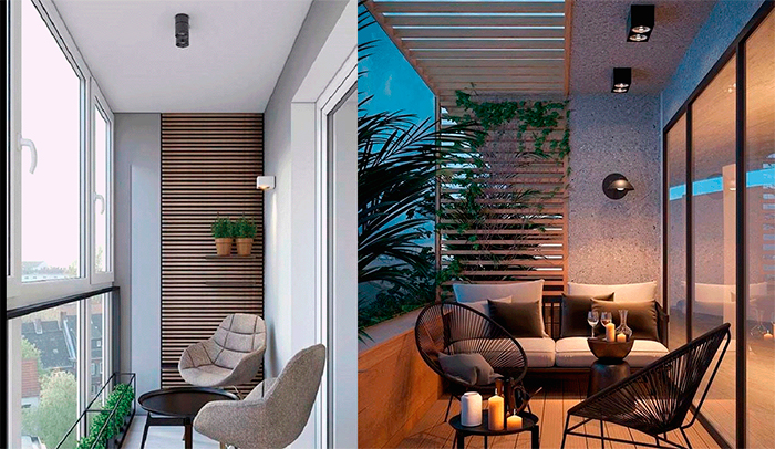 À esquerda, uma varanda estreita e envidraçada, com paredes cinzas e um painel ripado de madeira clara. Possui duas poltronas estofadas cinzas e um pequeno aparador preto, com plantas em vasos. À direita, uma varanda mais ampla, com teto de pergolado de madeira. Ele tem paredes de concreto aparente e painéis de vidro. O piso é de deck de madeira. Há um sofá com almofadas claras e duas poltronas pretas com estrutura de corda. A decoração inclui velas e plantas penduradas, criando um clima noturno e aconchegante.