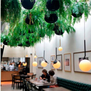 Luminária de Teto Pendente Globo de Vidro em Ângulo