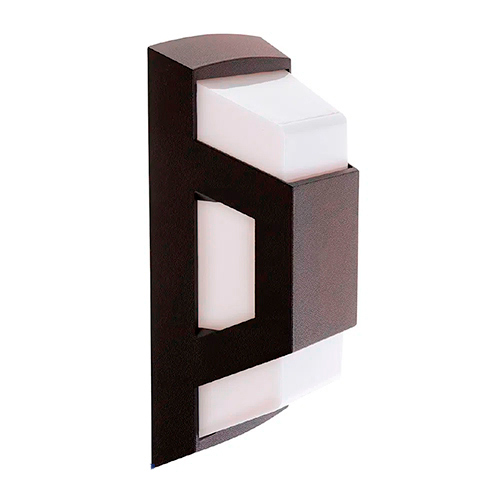 
Esta arandela externa é um painel vertical marrom com design geométrico recortado. Ela possui três blocos de acrílico branco leitoso que saltam para fora da estrutura, criando diferentes níveis e ângulos. Quando ligada, emite uma luz difusa e suave por essas três janelas brancas.