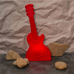 abajur_infantil_Polietilen_GUITARRA_vermelha_ambientada