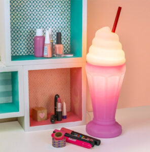 abajur_infantil_Polietilen_MILKSHAKE_ROSA-ambientado