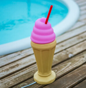 abajur_infantil_Polietilen_MILKSHAKE_creme-ambientado