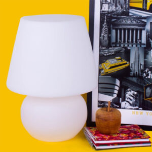 abajur_infantil_Polietilen_branco_grande_ambientado