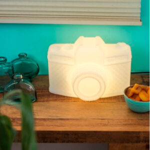 abajur_infantil_Polietilen_camera_branca_ambientada