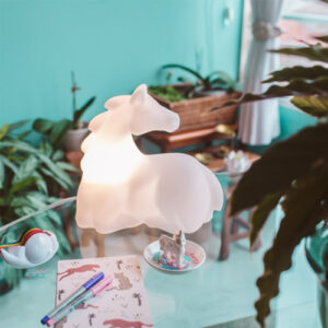 abajur_infantil_Polietilen_cavalo_branco-ambientado