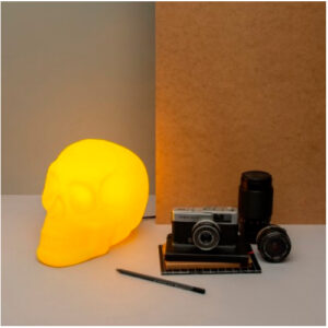 abajur_infantil_Polietilen_caveira_amarela_ambientada