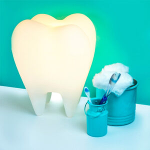 abajur_infantil_Polietilen_dente_controle-branco-ambientado