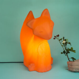 abajur_infantil_Polietilen_raposa_laranja-ambientado