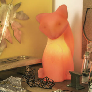 abajur_infantil_Polietilen_raposa_laranja-ambientado2