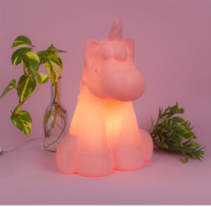 abajur_infantil_Polietilen_unicornio-ambientado