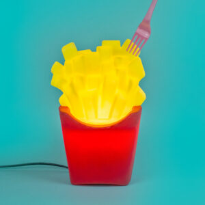 abajur_infantil_Polietileno_BATATA_FRITA-VERMELHO_ambientada