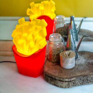 abajur_infantil_Polietileno_BATATA_FRITA-VERMELHO_ambientada2