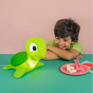 abajur_infantil_Polietileno_TARTARUGA_OLIVER-ambientado