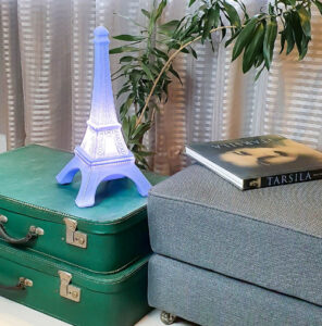 abajur_infantil_Polietileno_TORRE-EIFFEL-LILAS-AMBIEBTADA