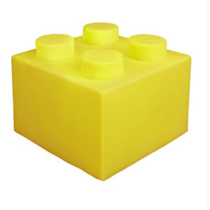 abajur_infantil_Polietileno_bloco_amarelo_lado-apagado