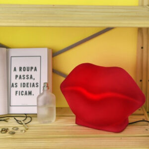 abajur_infantil_Polietileno_boca_vermelho_ambientado2