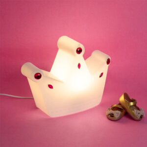 abajur_infantil_Polietileno_coroa_branca_ambientada