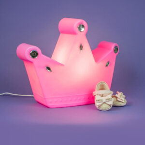 abajur_infantil_Polietileno_coroa_rosa_ambientada
