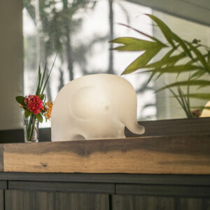 abajur_infantil_Polietileno_elefante_branco-ambientado