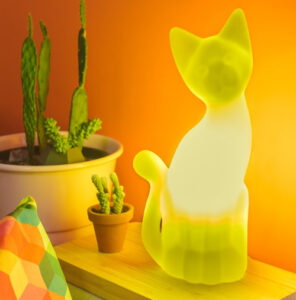 abajur_infantil_Polietileno_gato_AMARELO-AMBIENTADO