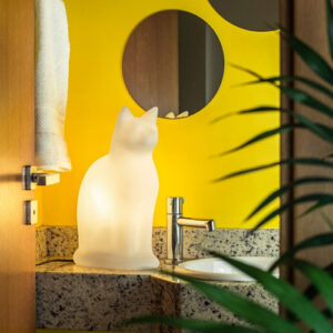 abajur_infantil_Polietileno_gato_branco_ambientado