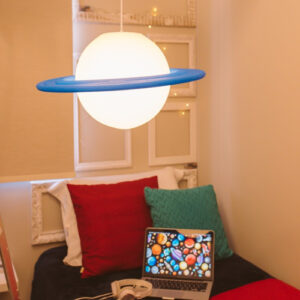 pendente_Polietileno_saturno-ambientado