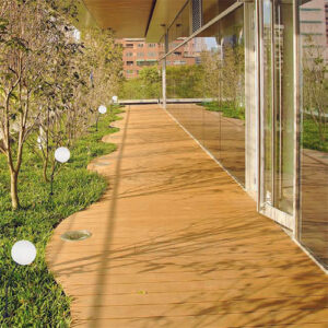 Balizador_espeto_inclinado_globinho_ambiemtado