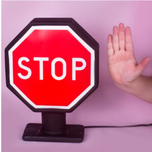 abajur_infantil_Polietilen_STOP_ambientada