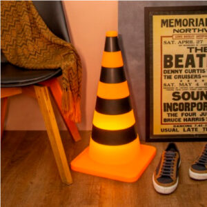 abajur_infantil_Polietilen_cone_transito_laranja_ambientado