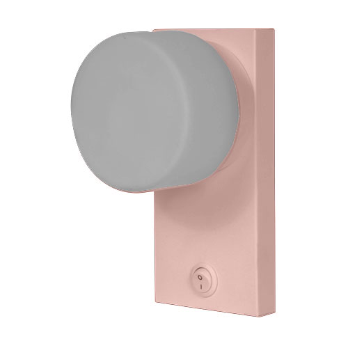 
As imagens mostram arandelas de estilo camarim com base metálica retangular e vertical. Elas vêm em cores como vinho, cinza, âmbar e rosa, com 1 a 4 globos de vidro branco fosco alinhados. Os modelos com menos lâmpadas incluem um interruptor redondo na parte inferior da base.