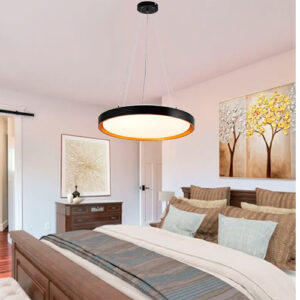 pendente_montana_preto_douradoambientado