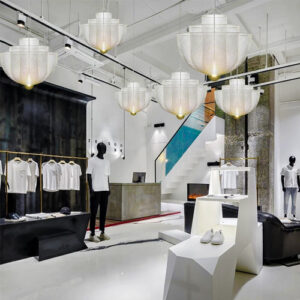 pendente_metalico_tela_led_ambientada