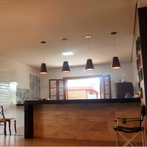 pendente_madeira_conico_pequeno_ambientada-2