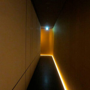 perfil_rodape_iluminação_dupla_ambientado-2