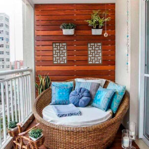 Arandela _madeira_detalhes_arabesco_ambientado