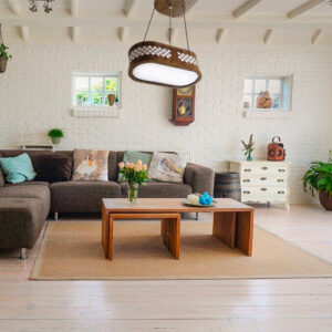 pendente_madeira_oval_arabesco_ambientada