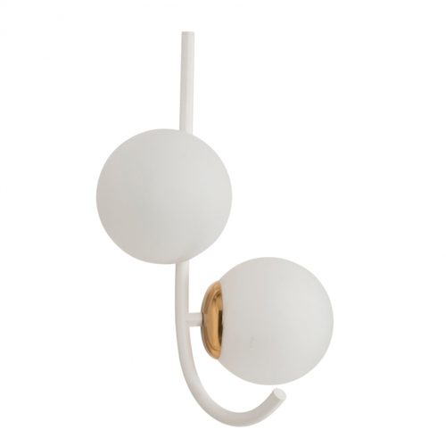 
Uma luminária de parede moderna e minimalista. Possui uma haste metálica branca curvada em "J". Presas a ela, há duas esferas de vidro fosco branco (globos) em alturas diferentes. O globo inferior tem um detalhe de fixação em metal dourado, criando um contraste elegante.